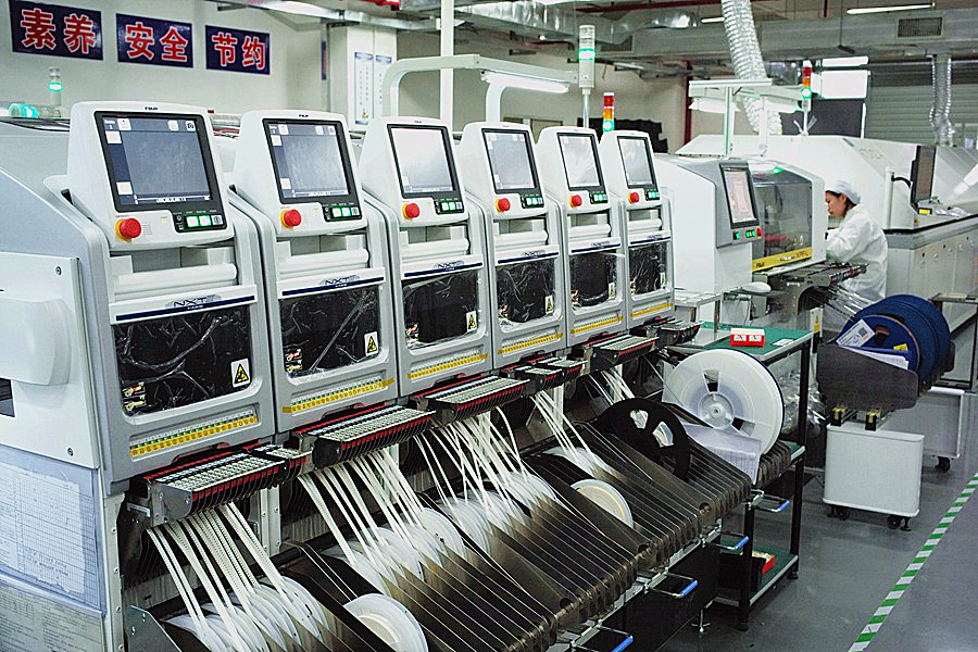 特別配置SMT生產(chǎn)線,為客戶提供一站式軟板服務(wù)！